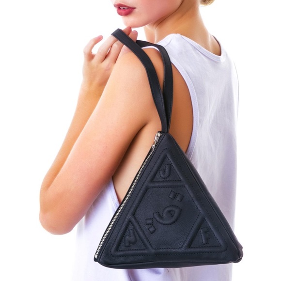 pyramid clutch